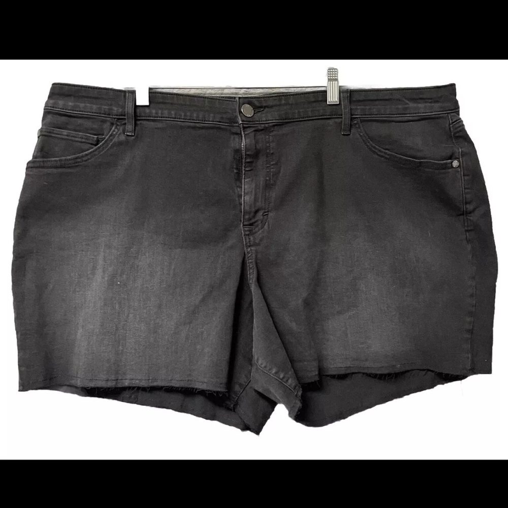 EVRI Black Jean Shorts Raw Hem Casual
Women’s Plus 24 NWOT